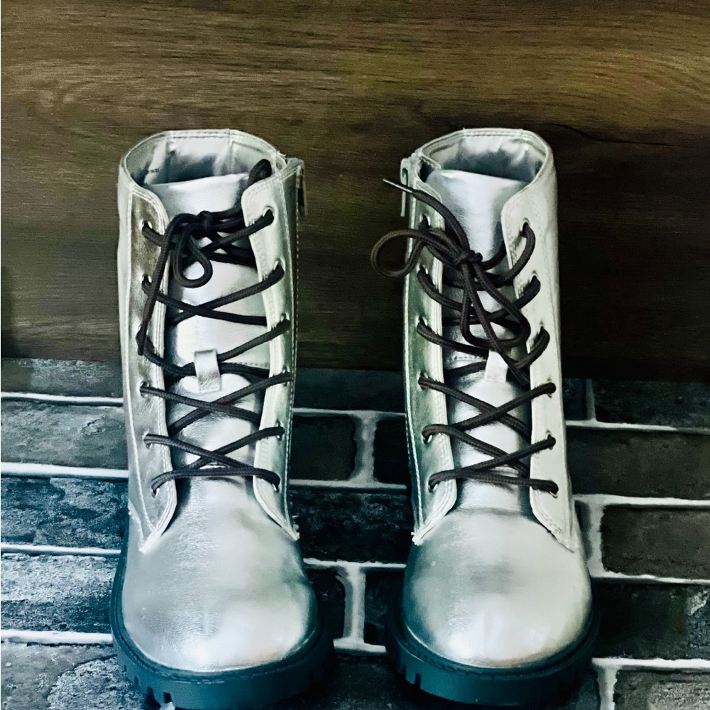 BRAND NEW Silver boots for girls, NEVER WORN